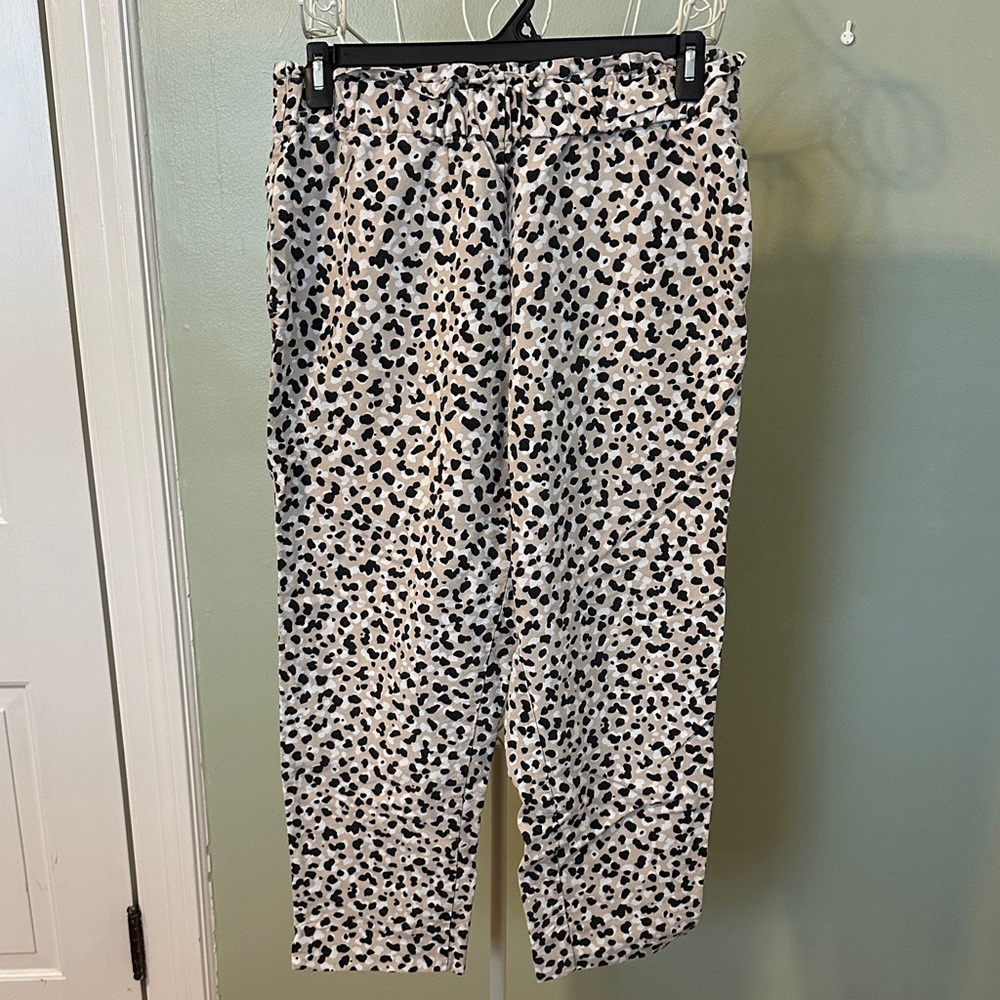 Ann Taylor Black and White Leopard Print Cropped Pants